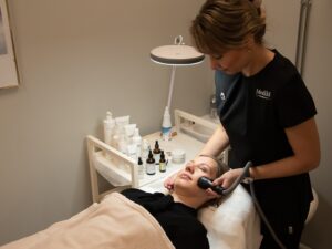 RF-kasvohoito Kiinteyttävä RF-kasvohoito Helsingissä